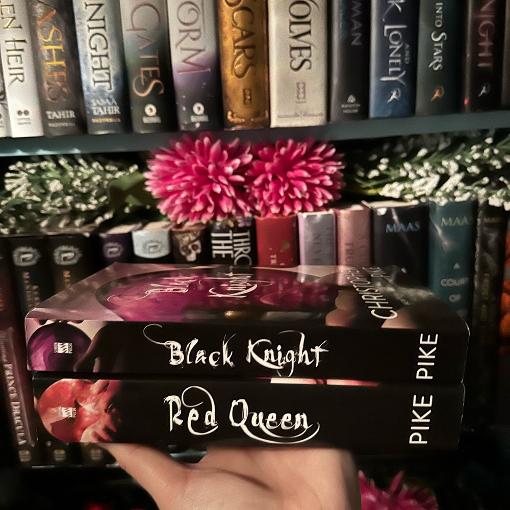 Red Queen and Black Knight | Softcover